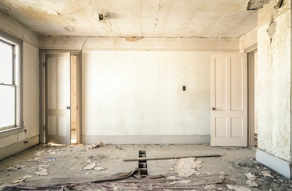 Waste disposal crew managing a cleanout project in Kennewick